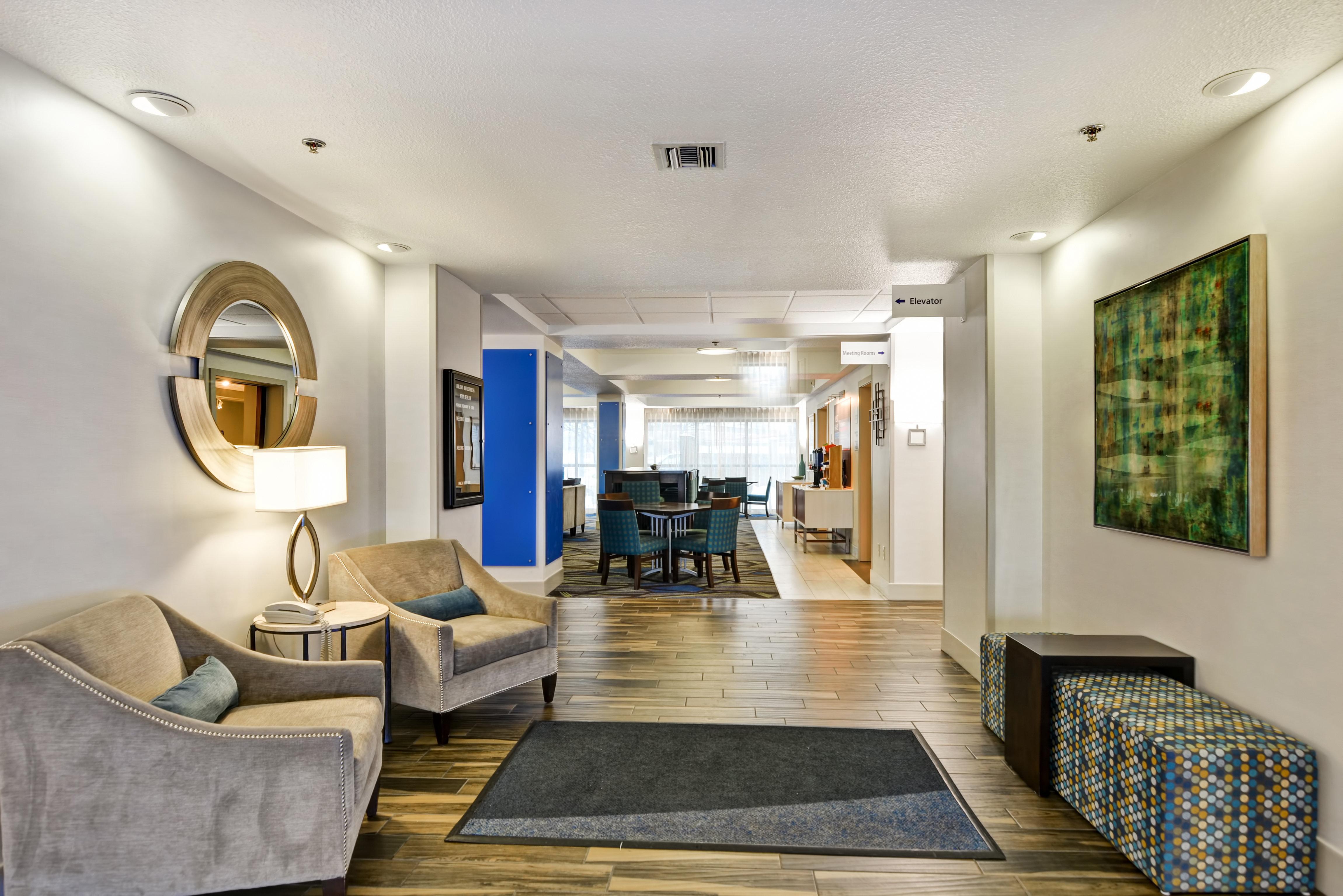 Holiday Inn Express Hotel & Suites Milwaukee-New Berlin By Ihg Esterno foto
