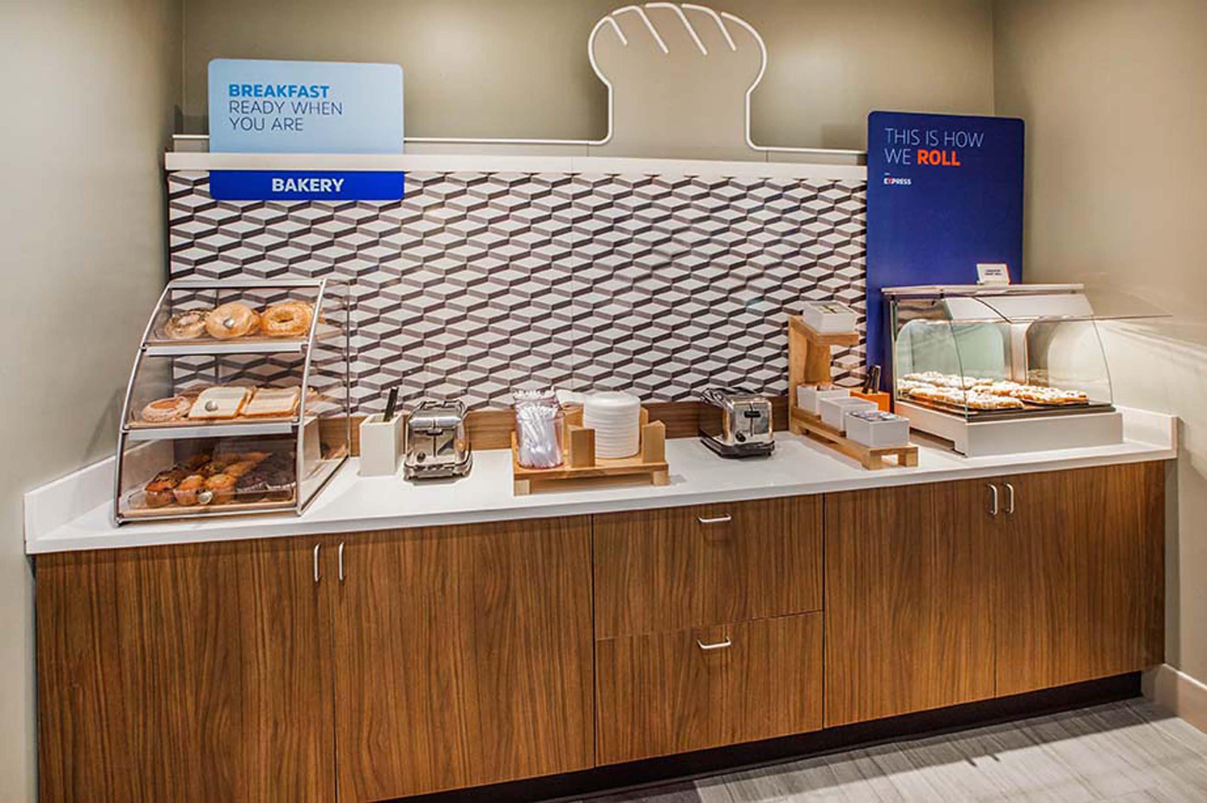 Holiday Inn Express Hotel & Suites Milwaukee-New Berlin By Ihg Esterno foto