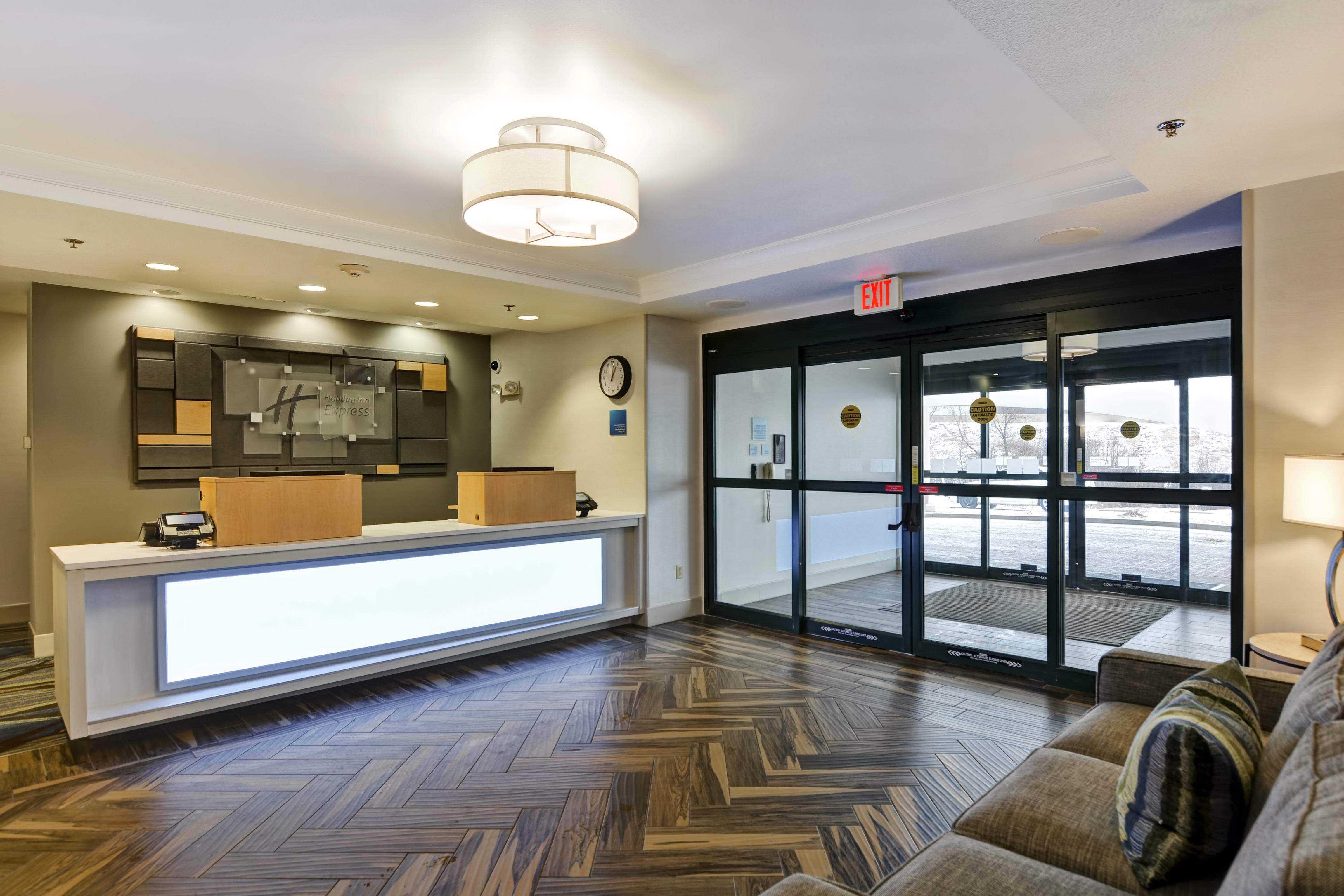 Holiday Inn Express Hotel & Suites Milwaukee-New Berlin By Ihg Esterno foto