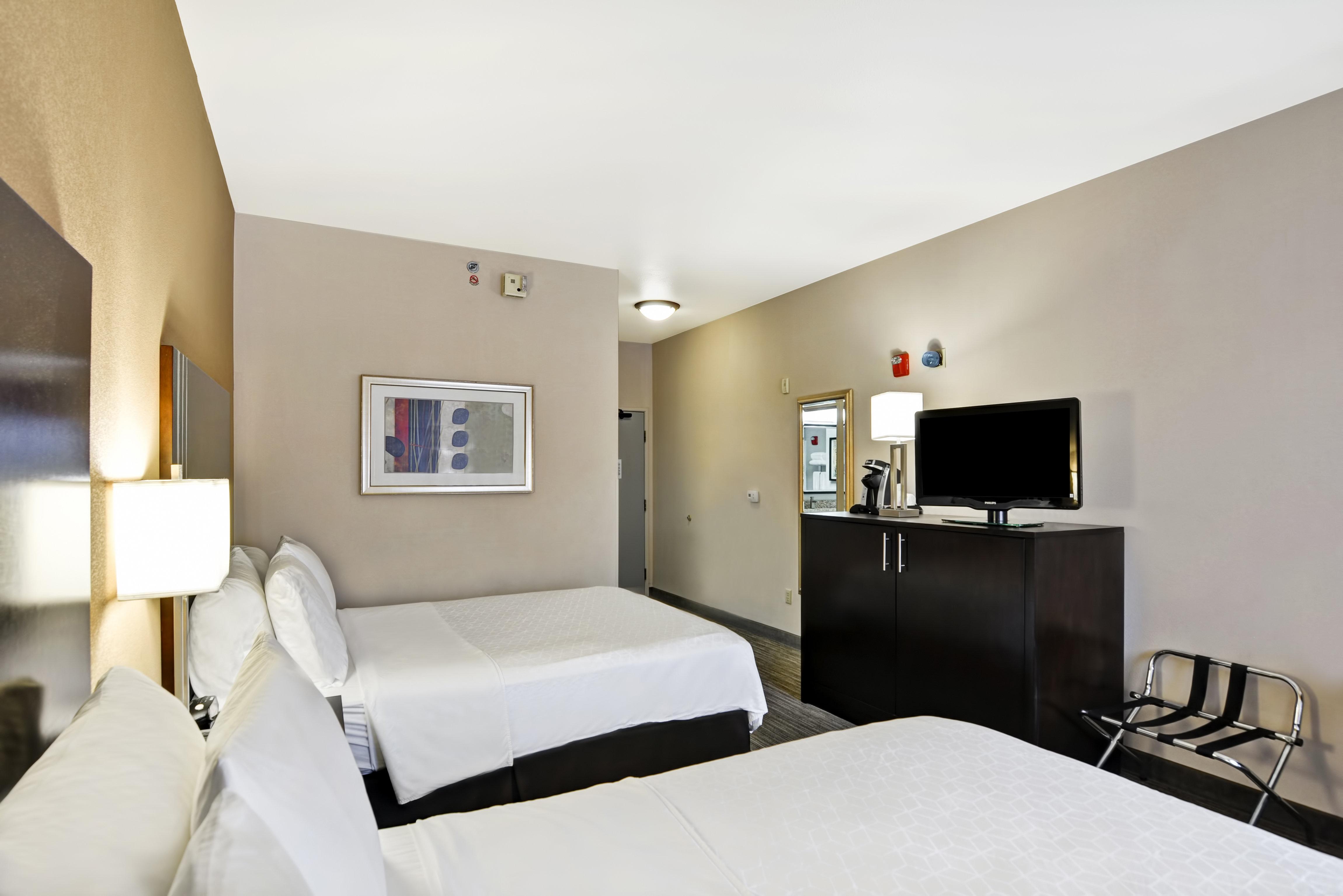 Holiday Inn Express Hotel & Suites Milwaukee-New Berlin By Ihg Esterno foto