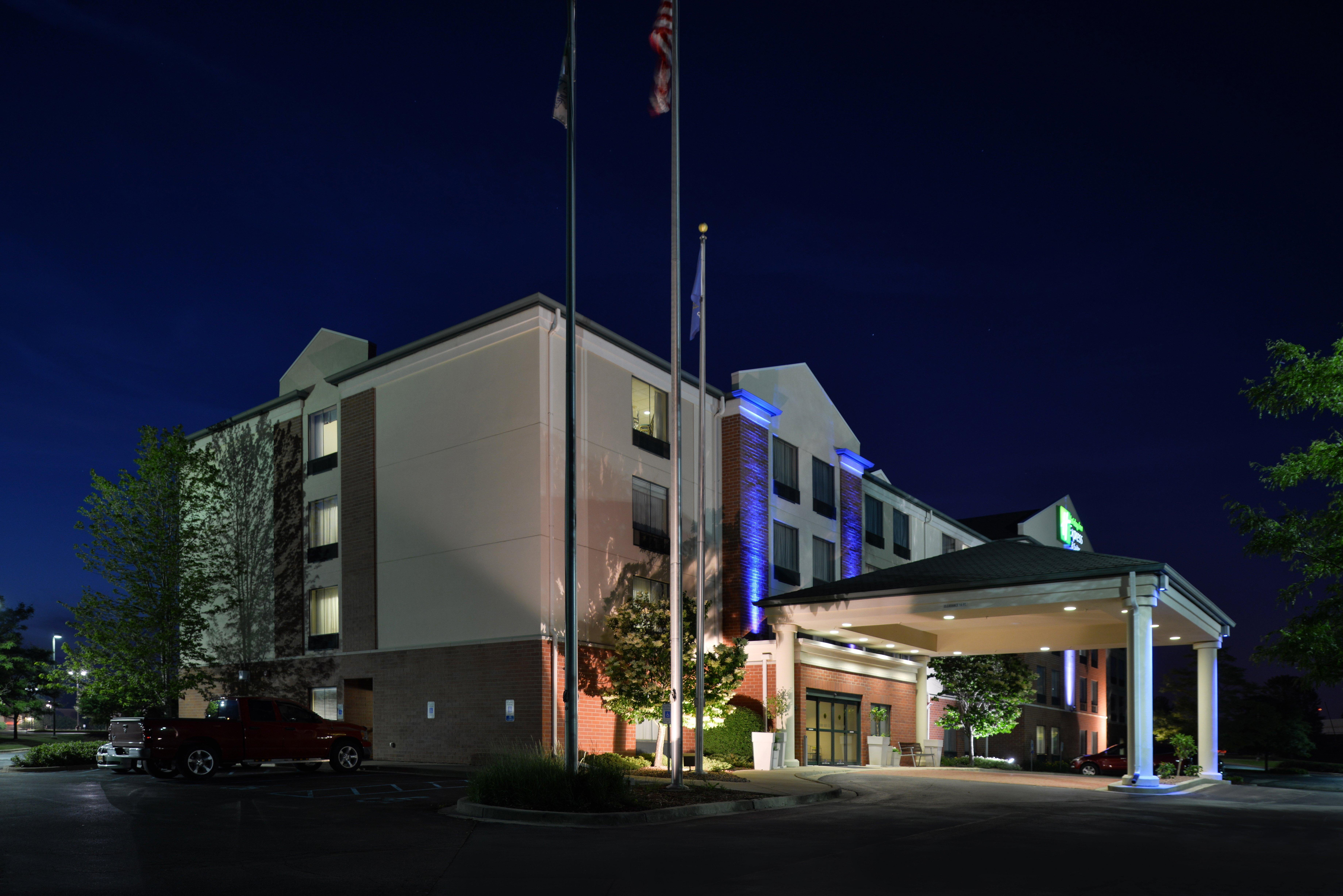 Holiday Inn Express Hotel & Suites Milwaukee-New Berlin By Ihg Esterno foto