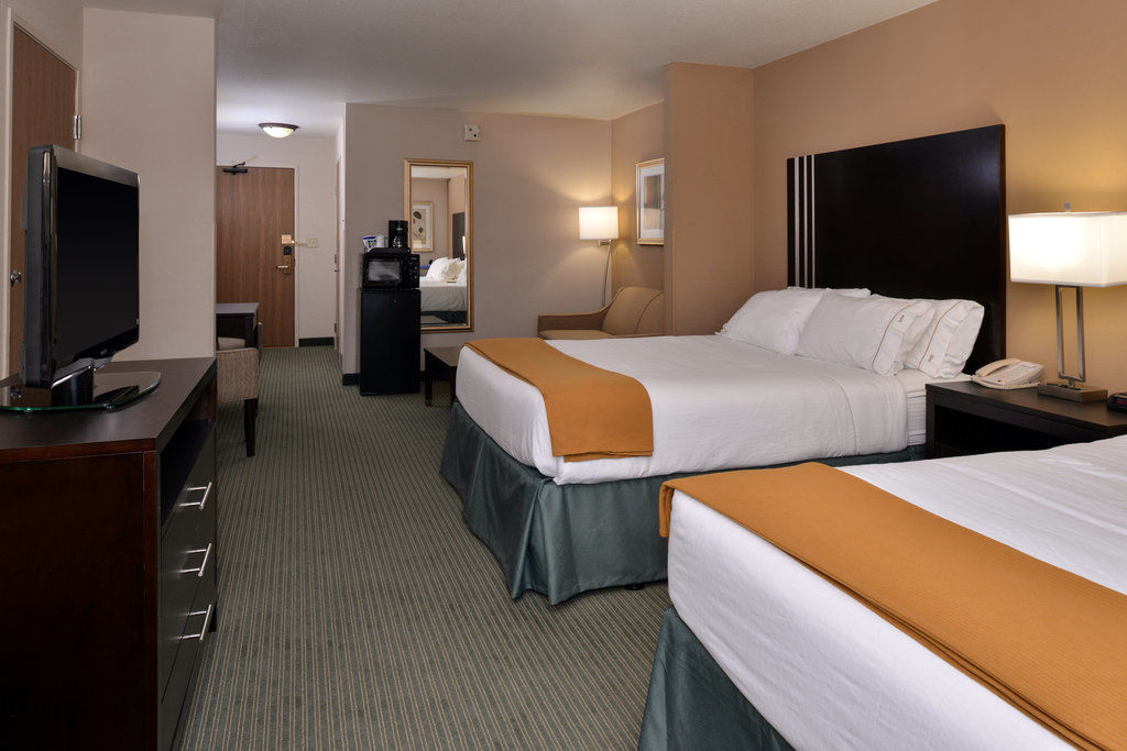 Holiday Inn Express Hotel & Suites Milwaukee-New Berlin By Ihg Esterno foto