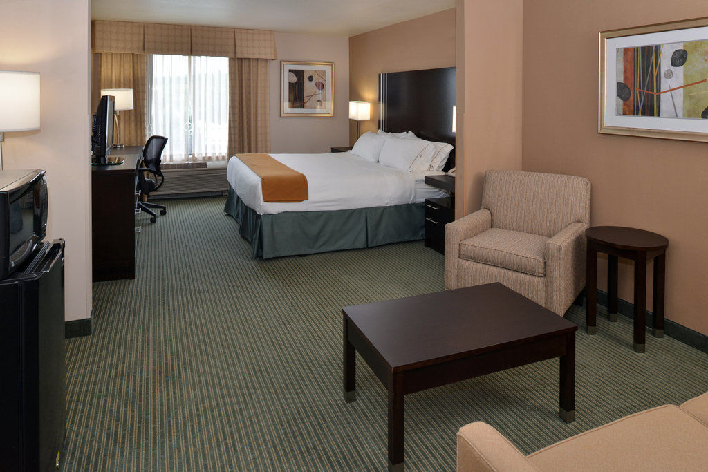 Holiday Inn Express Hotel & Suites Milwaukee-New Berlin By Ihg Esterno foto